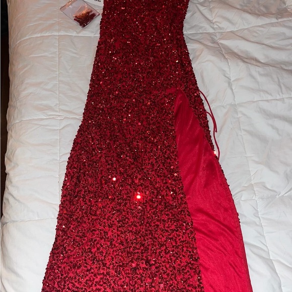Stunning red Amarra slit sequined dress. Size 0. - Picture 4 of 4
